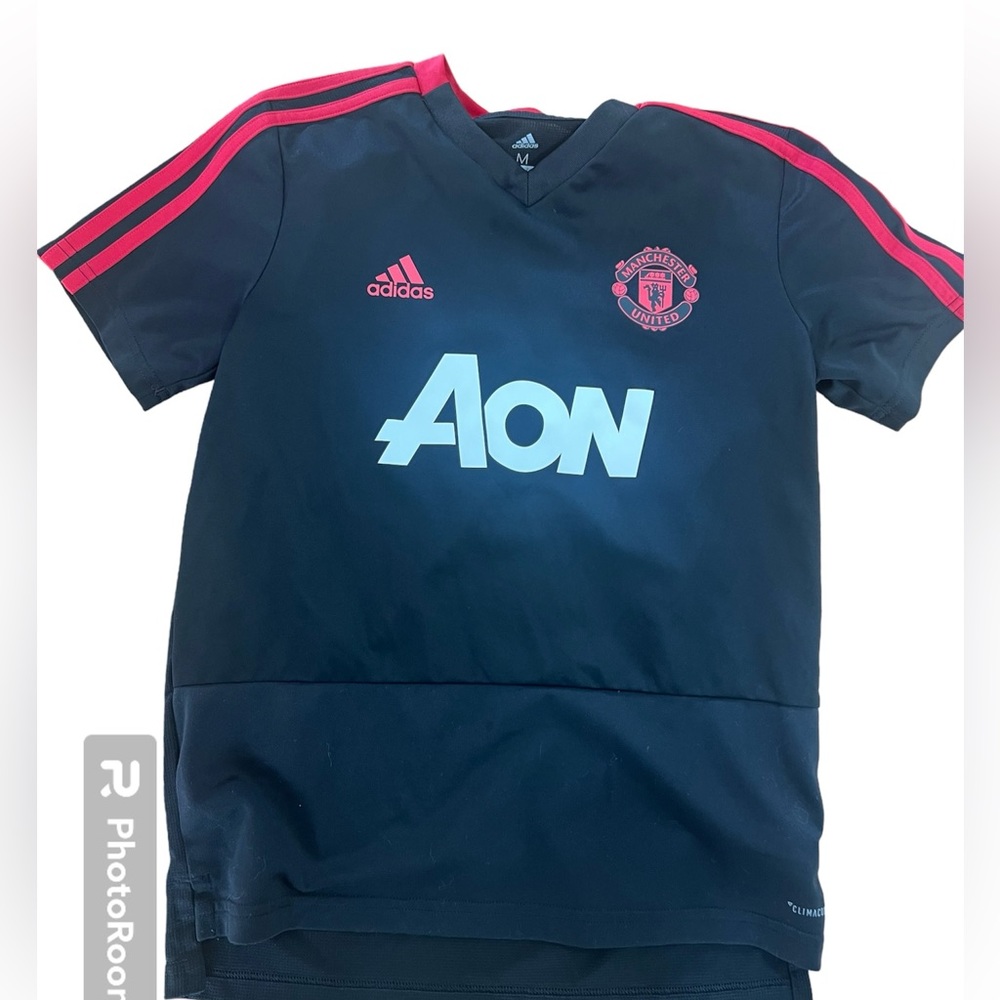 Manchester United jersey boys size medium